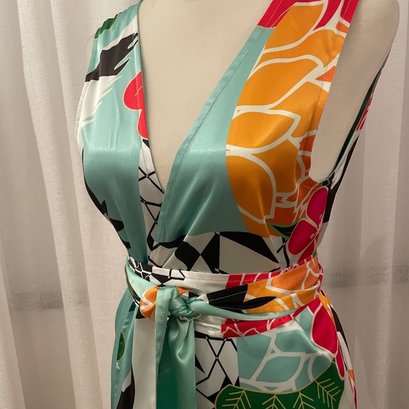 Reversible Floral Wrap (Sample Sale) - Picture 2 of 12